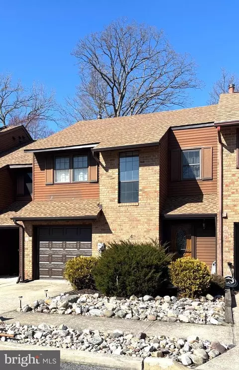 4 Lafayette Ln, Cherry Hill, NJ 08003