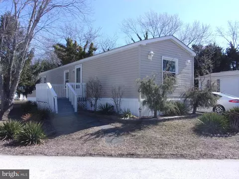 79 Colonial Dr, Chesilhurst, NJ 08089