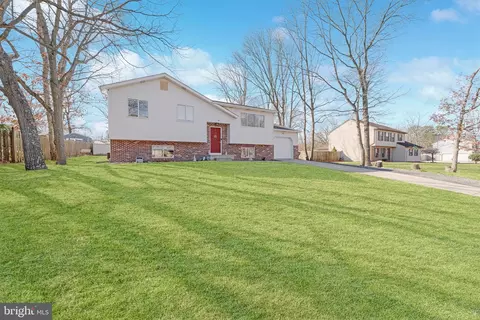 304 Centaurian Dr, West Berlin, NJ 08091