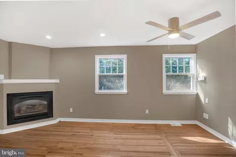 Living - 602 Park Ave, Laurel Springs, NJ 08021 photo 5 of 6