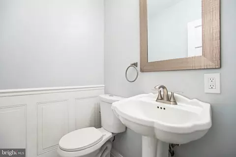 Entry Way - 602 Park Ave, Laurel Springs, NJ 08021 photo 2 of 3