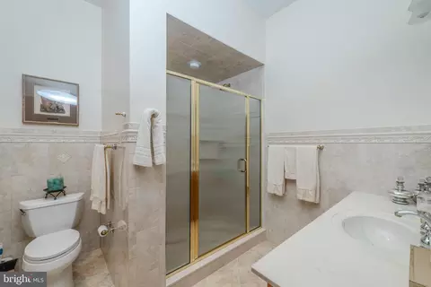 Bath - 33 Braddock Ave, Hammonton, NJ 08037 photo 3 of 5