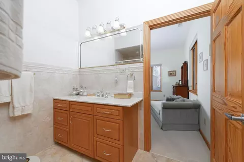 Bath - 33 Braddock Ave, Hammonton, NJ 08037 photo 4 of 5