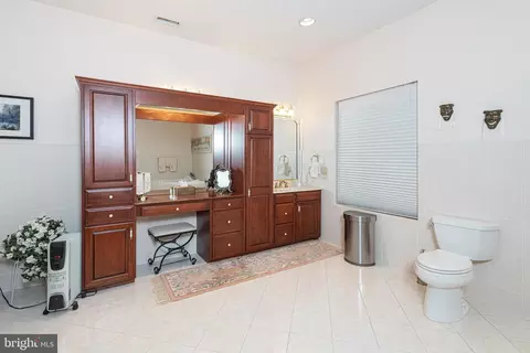 Bath - 33 Braddock Ave, Hammonton, NJ 08037 photo 2 of 5