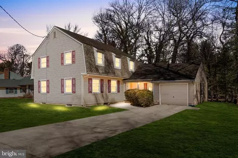 128 Deerfield Dr, Cherry Hill, NJ 08034
