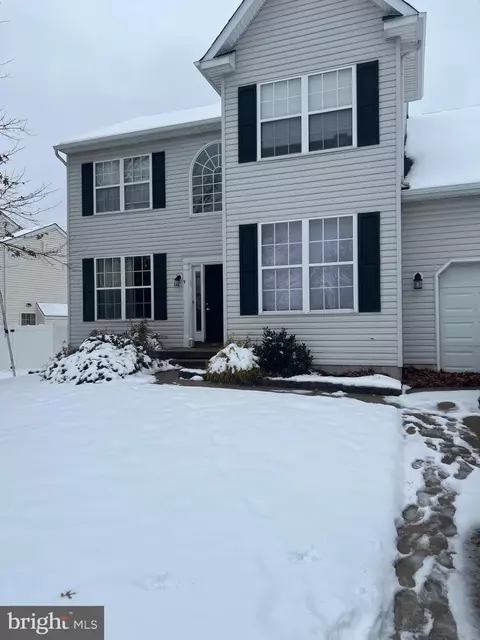 9 Hidden Dr, Blackwood, NJ 08012