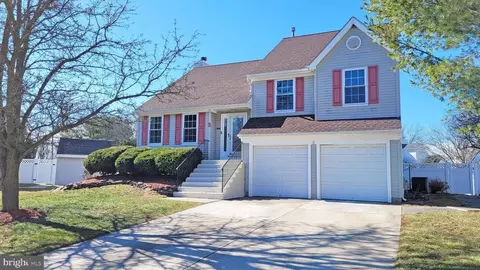 2 Cinnamon Ct, Sicklerville, NJ 08081