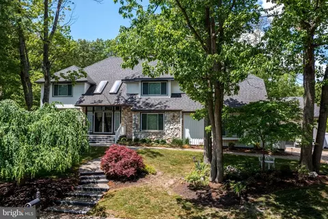5 Callison Ln, Voorhees, NJ 08043