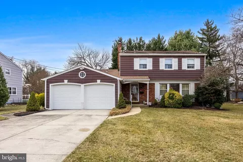 10 Silvertop Ln, Cherry Hill, NJ 08002