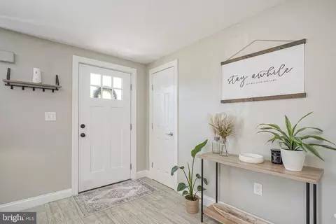 Entry Way - 19 E Judith Dr, Hammonton, NJ 08037 photo 1 of 2