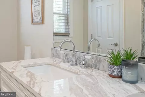 Bath - 19 E Judith Dr, Hammonton, NJ 08037 photo 4 of 4