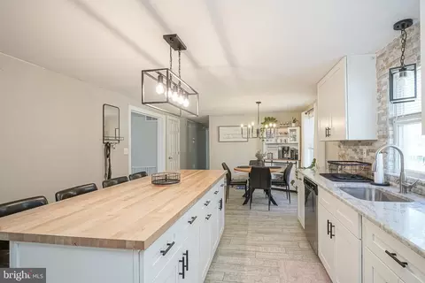 Kitchen - 19 E Judith Dr, Hammonton, NJ 08037 photo 1 of 3