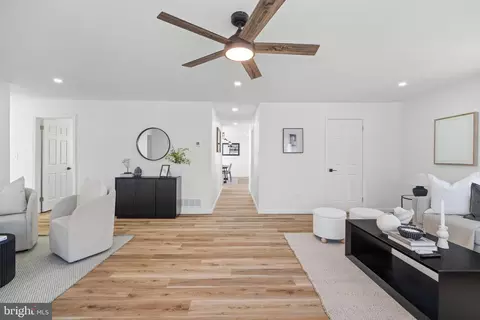Entry Way - 116 E Clearview Ave, Pine Hill, NJ 08021 photo 2 of 6