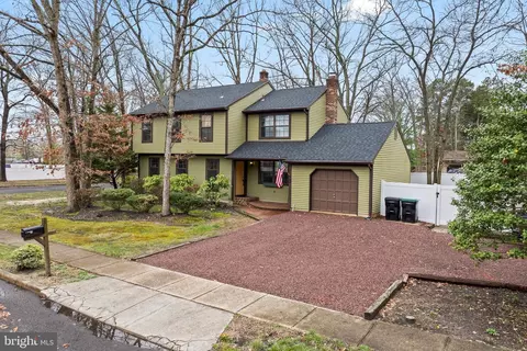 5 Hoot Owl Dr, Sicklerville, NJ 08081