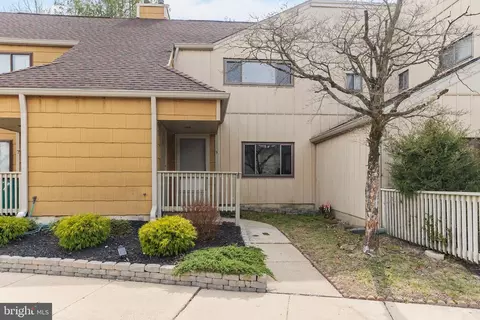 5 Dover Dr, Lindenwold, NJ 08021