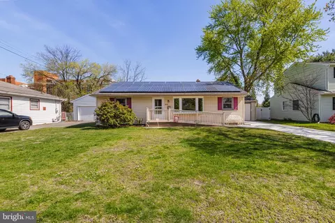 313 Chestnut St, Stratford, NJ 08084