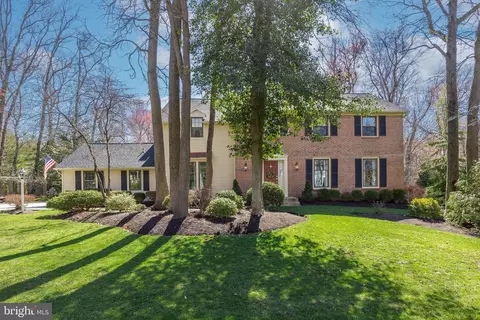 4 Oak Hollow Dr, Voorhees, NJ 08043