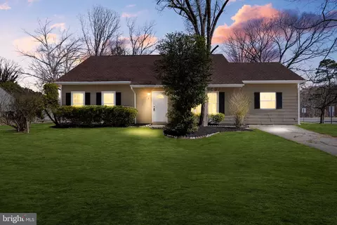 2 Eden Ct, Sicklerville, NJ 08081