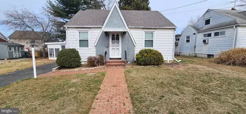 15 E Buckingham Ave, Mount Ephraim, NJ 08059