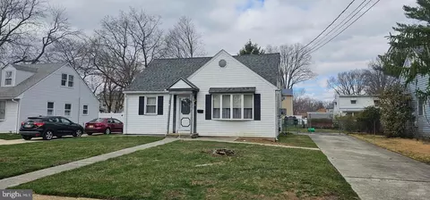 305 W 1st Ave, Barrington, NJ 08007