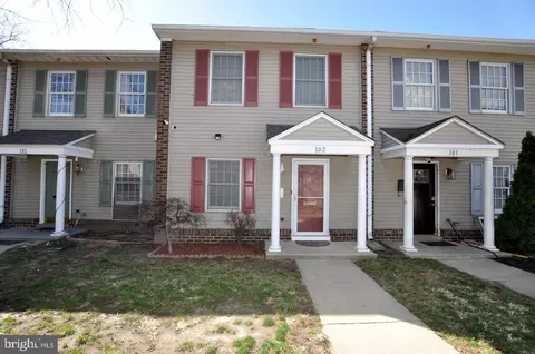102 Royal Court Ln, Camden, NJ 08103