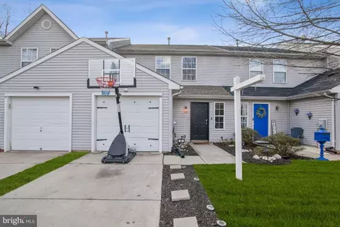 39 Meadowrue Ln, Sicklerville, NJ 08081