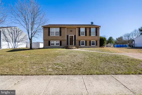 26 Decatur Ln, Sicklerville, NJ 08081