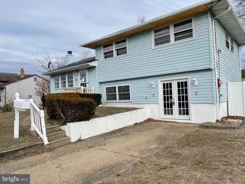509 Cecelia Dr, Blackwood, NJ 08012