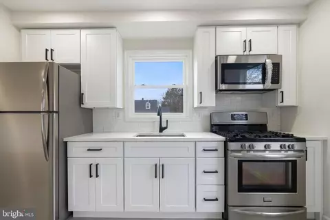 Kitchen - 221 Countiss Ave, Clementon, NJ 08021 photo 2 of 4