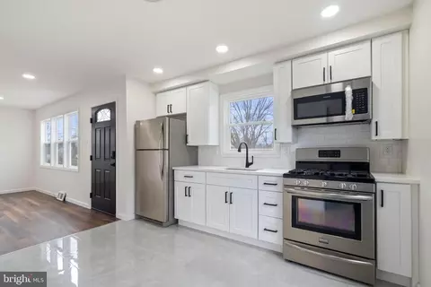 Entry Way - 221 Countiss Ave, Clementon, NJ 08021 photo 2 of 5
