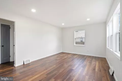 Living - 221 Countiss Ave, Clementon, NJ 08021 photo 1 of 4