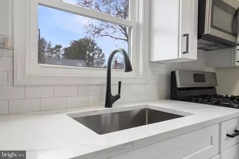 Kitchen - 221 Countiss Ave, Clementon, NJ 08021 photo 4 of 4