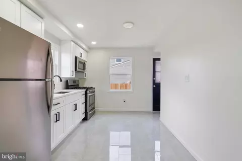 Entry Way - 221 Countiss Ave, Clementon, NJ 08021 photo 1 of 5