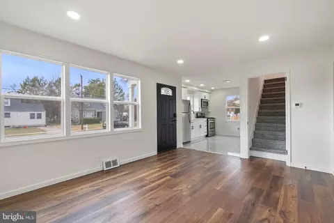 Living - 221 Countiss Ave, Clementon, NJ 08021 photo 2 of 4