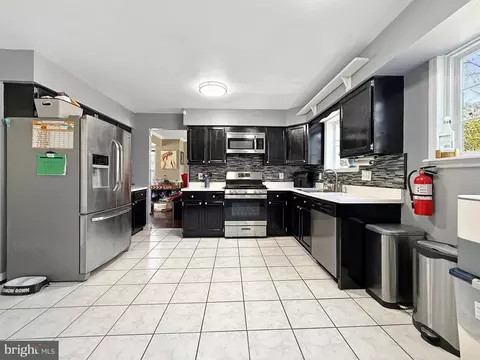 Kitchen - 17 Devonshire Ct, Sicklerville, NJ 08081 photo 2 of 2