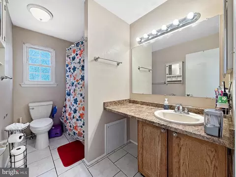 Bath - 17 Devonshire Ct, Sicklerville, NJ 08081 photo 2 of 2