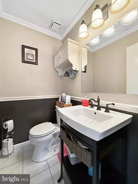 Bath - 17 Devonshire Ct, Sicklerville, NJ 08081 photo 1 of 2