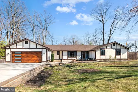 1 Oakley Dr, Cherry Hill, NJ 08003