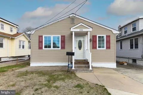 231 W Evesham Rd, Runnemede, NJ 08078