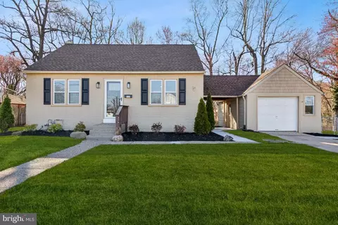 314 Otter Branch Dr, Magnolia, NJ 08049