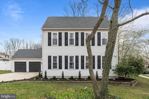 8 Windsor Dr, Sicklerville, NJ 08081