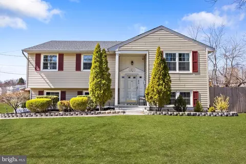 34 Overhill Rd, Stratford, NJ 08084