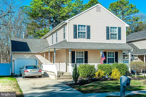 16 Oakton Dr, Atco, NJ 08004