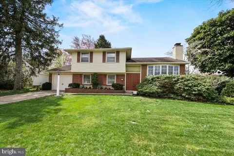 12 Green Tree Rd, Stratford, NJ 08084