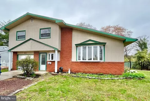 611 Pasadena Dr, Magnolia, NJ 08049
