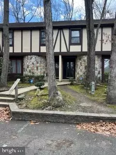 913 Burberry Ct, Sicklerville, NJ 08081