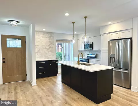 305 Byron Ct, Sicklerville, NJ 08081