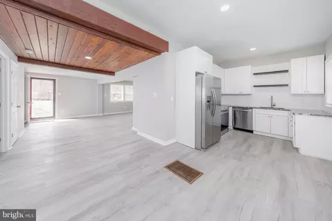Entry Way - 33 Point Breeze Ave, Clementon, NJ 08021 photo 1 of 4