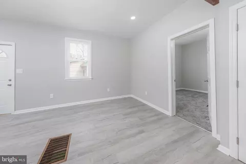 Entry Way - 33 Point Breeze Ave, Clementon, NJ 08021 photo 2 of 4