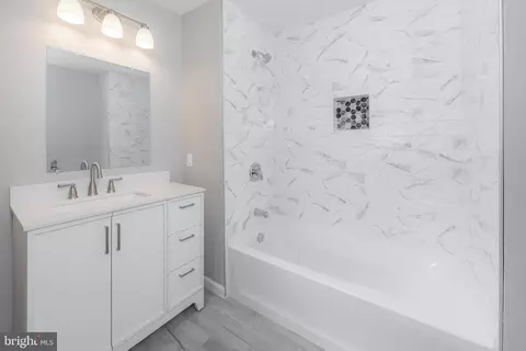 Bath - 33 Point Breeze Ave, Clementon, NJ 08021 photo 1 of 1